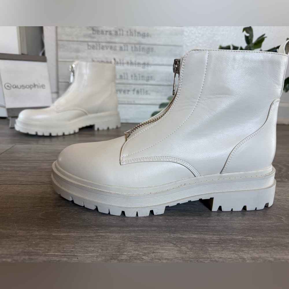 Indigo Rd Irpalila Lug Sole Zipper Moto Combat Ankle Boot in Ivory. Size 10